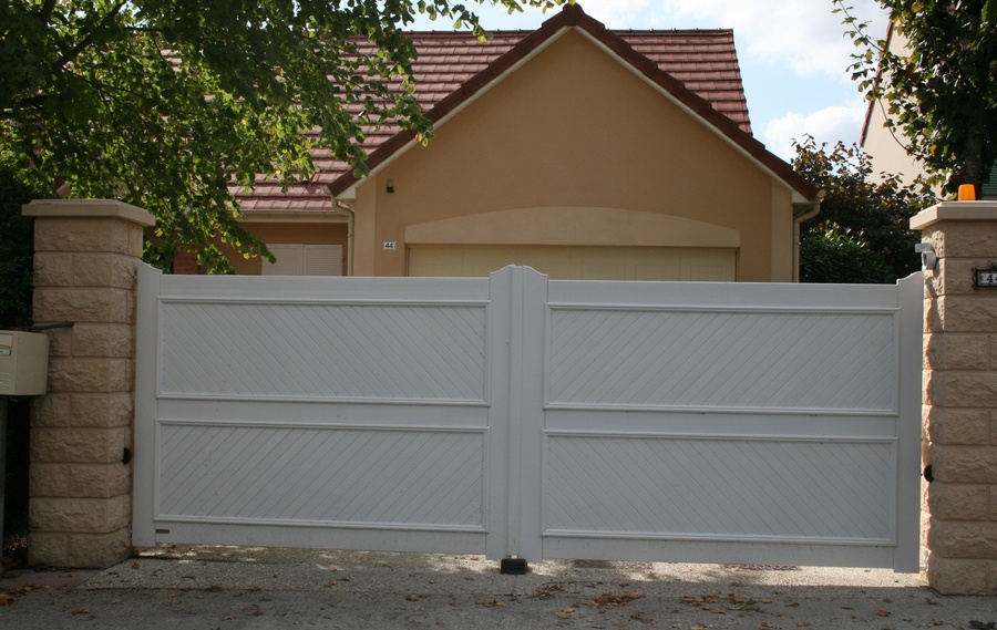 Nos mod&egrave;les de portails PVC &agrave;&nbsp;Merdrignac